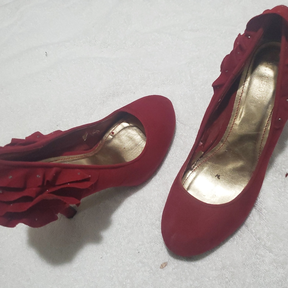 Red heels - Picture 3 of 4